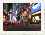Broadway NYC at night * 2592 x 1944 * (1.46MB)